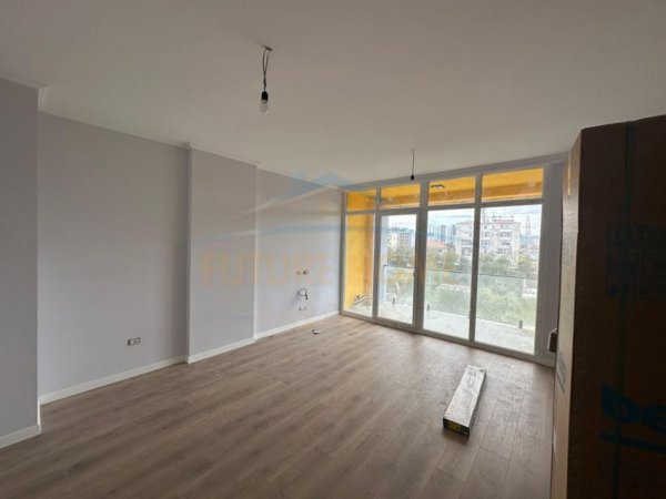 Tirane, jepet me qera apartament 2+1 Kati 3, 88 m² 650 € (Bulevardi i Ri)