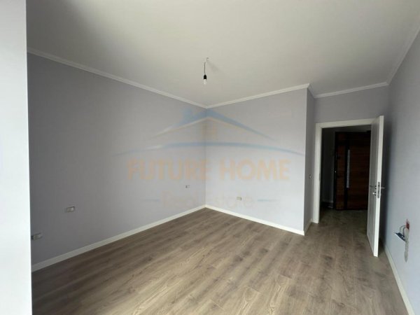 Tirane, jepet me qera apartament 2+1 Kati 3, 88 m² 650 € (Bulevardi i Ri)