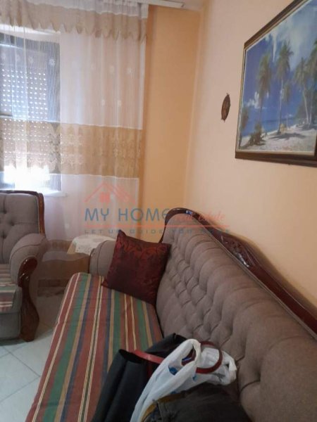 Tirane, jepet me qera apartament 2+1+BLK Kati 4, 75 m² 400 Euro (ali demi)