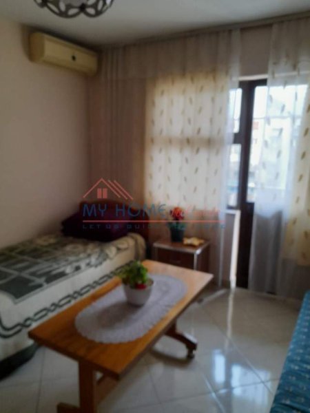 Tirane, jepet me qera apartament 2+1+BLK Kati 4, 75 m² 400 Euro (ali demi)
