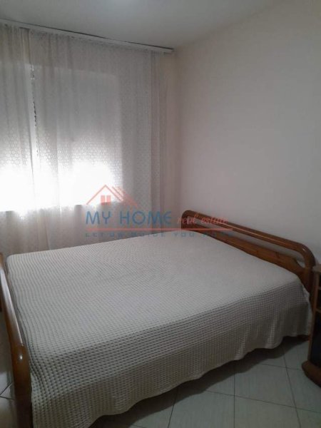 Tirane, jepet me qera apartament 2+1+BLK Kati 4, 75 m² 400 Euro (ali demi)