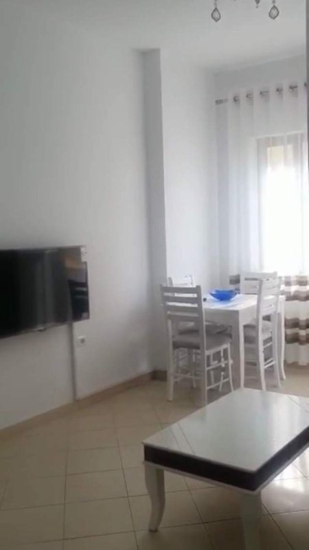 Tirane, jepet me qera apartament 1+1+BLK Kati 5, 70 m² 40.000 Leke (pas Globe)