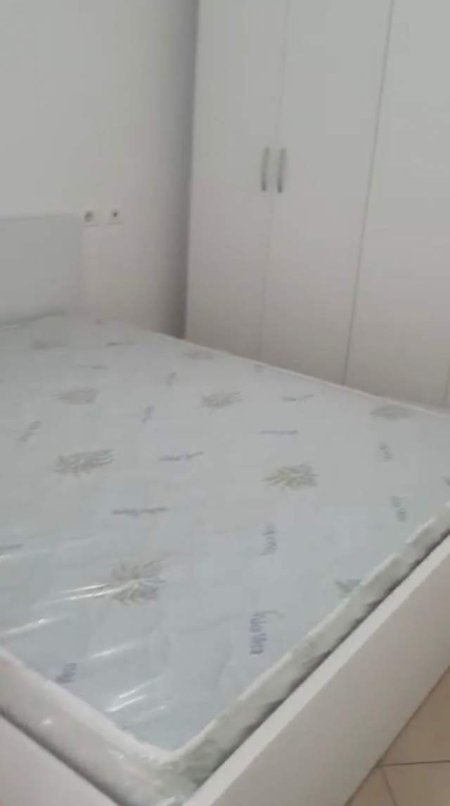 Tirane, jepet me qera apartament 1+1+BLK Kati 5, 70 m² 40.000 Leke (pas Globe)