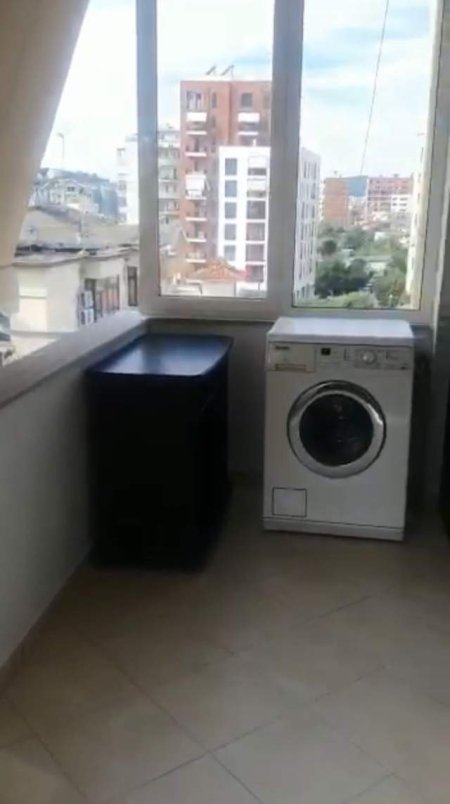Tirane, jepet me qera apartament 1+1+BLK Kati 5, 70 m² 40.000 Leke (pas Globe)