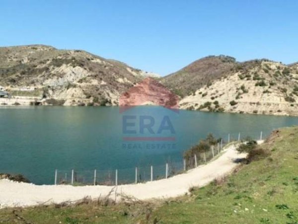 Tirane, shes toke 9.000 m² Euro (Peze)