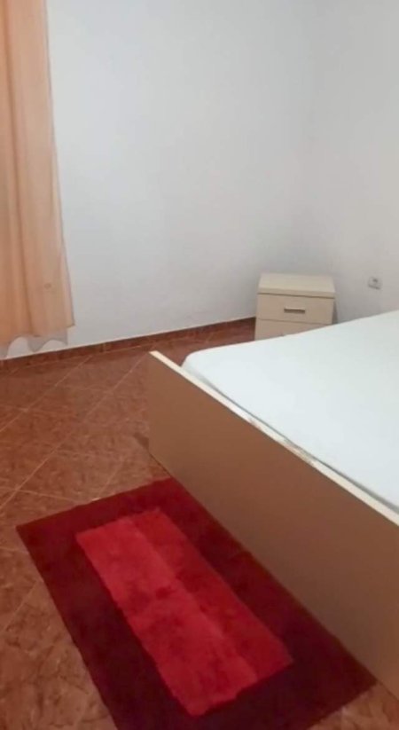 Tirane, jepet me qera apartament 1+1 Kati 1, 60 m² 23.000 Leke (100 metra nga Rrethrrotullimi I Yzberishtit)