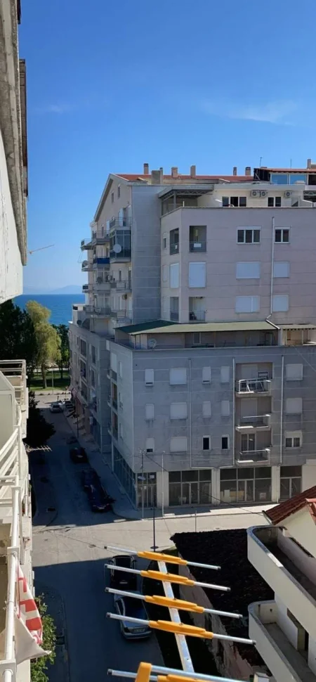 Pogradec, jepet me qera apartament 1+1+A+BLK Kati 6 (me Ashensor), 35 Euro/Dita