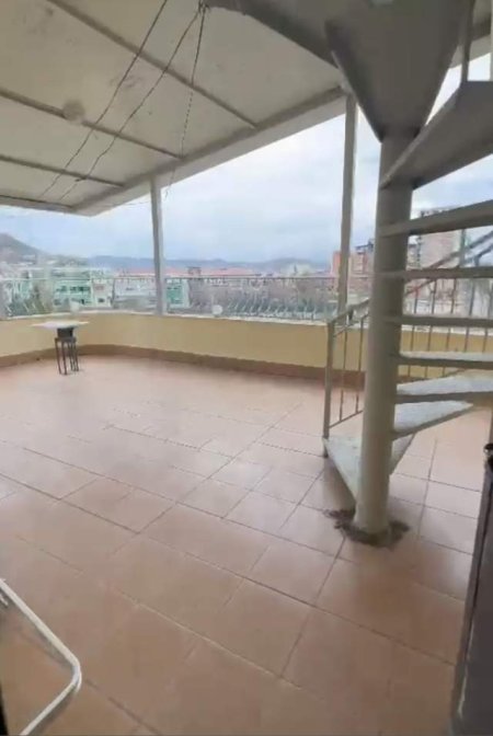 Tirane, jepet me qera Vile 5+1+BLK Kati 4, 110 m² 40.000 Leke (Bedri Karapici)