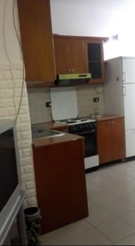 Tirane, jepet me qera apartament 2+1 Kati 4, 65 m² 400 Euro (Myslym Shyri)