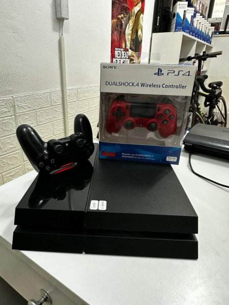 Tirane, shes Play Station Ps4 Standart 250 Euro