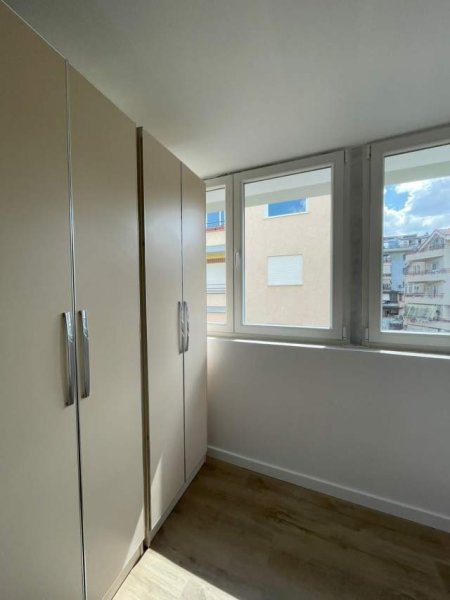 Tirane, jepet me qera apartament 1+1+BLK Kati 6, 65 m² 360 Euro (Bill Klinton)