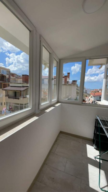 Tirane, jepet me qera apartament 1+1+BLK Kati 6, 65 m² 360 Euro (Bill Klinton)