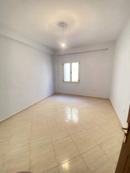 Tirane, jepet me qera apartament 3+1+BLK 120 m² 350 Euro (Rruga Xhanfize Keko)