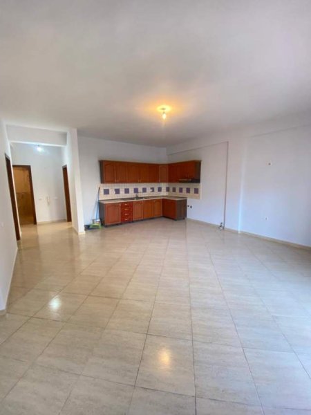 Tirane, jepet me qera apartament 3+1+BLK 120 m² 350 Euro (Rruga Xhanfize Keko)