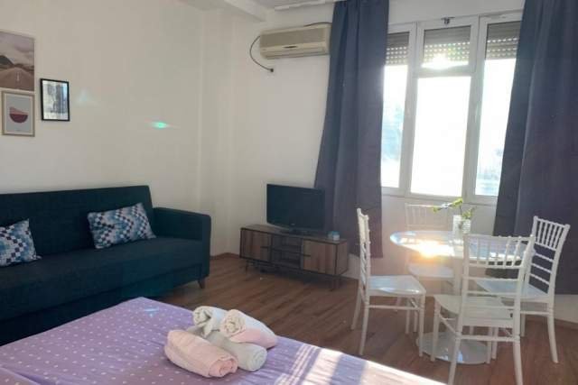 Bllok jepet me qera ngjitur me SALT 350 Euro