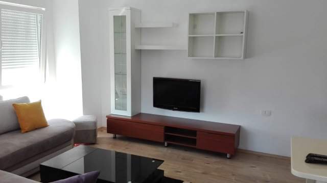 Tirane, me qera apartament 2+1 Kati 8, 90 m² 450 Euro (Frosina Plaku)