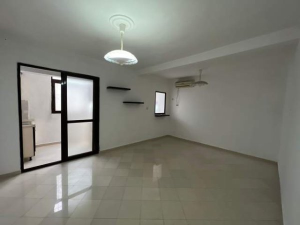 Tirane, jepet me qera apartament 3+1 Kati 1, 100 m² 50.000 Euro (medreseja)