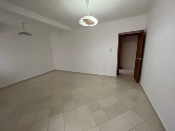 Tirane, jepet me qera apartament 3+1 Kati 1, 100 m² 50.000 Euro (medreseja)