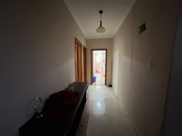 Tirane, jepet me qera apartament 3+1 Kati 1, 100 m² 50.000 Euro (medreseja)
