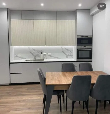 Tirane,Jepet  me Qera  Apartament Luksoz ,Kati 4, 1.100  Euro(Air Albania)