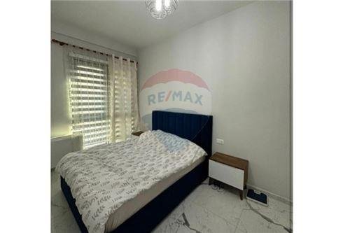 Tirane, jepet me qera apartament 2+1+BLK Kati 3, 115 m² 700 Euro