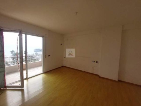 Durres, jepet me qera Kati 3, 187 m² 800 Euro (TAULANTIA)