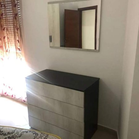 Tirane, jepet me qera apartament 1+1+BLK Kati 4, 63 m² 350 Euro (Xhanfize Keko)
