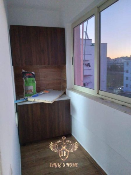 Durres, jepet me qera apartament 1+1+BLK Kati 5, 75 m² 180 Euro (Stadiumi,KMY)