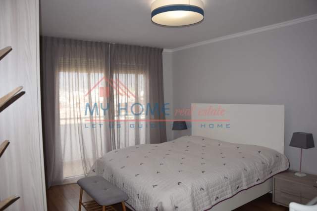 Tirane, jepet me qera apartament 3+1+BLK Kati 4, 148 m² 700 Euro (Hoxha Tasim)