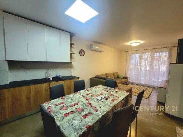 Tirane, jepet me qera apartament 3+1+A+BLK Kati 7, 125 m² 600 Euro (ish fusha aviacionit)