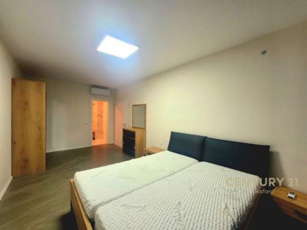 Tirane, jepet me qera apartament 3+1+A+BLK Kati 7, 125 m² 600 Euro (ish fusha aviacionit)