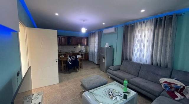 Tirane, jepet me qera Vile 3+1+A+BLK Kati 1, 340 m² 1.000 Euro