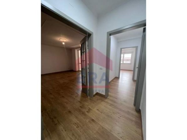 Tirane, jepet me qera apartament 2+1+BLK Kati 9, 106 m² 1.200 Euro