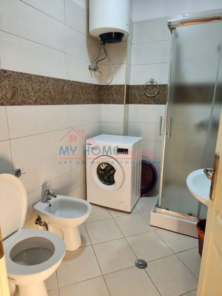 Tirane, jepet me qera apartament 2+1+BLK Kati 4, 65 m² 400 Euro (THANOS ZIKO)