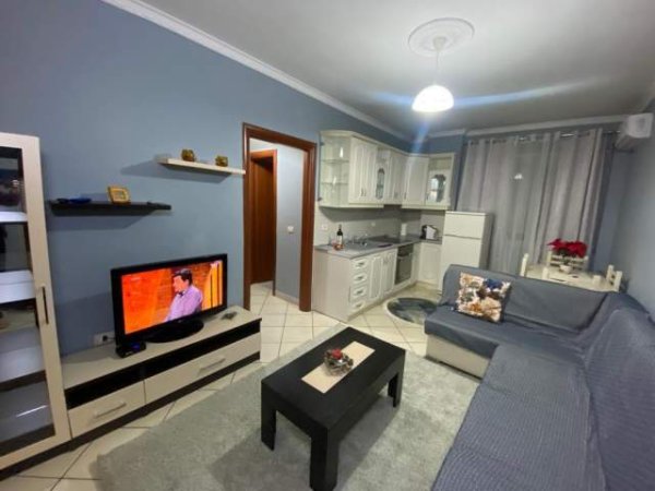 Tirane, jepet me qera apartament 1+1 Kati 3, 75 m² 400 Euro