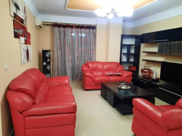 Tirane, jepet me qera apartament 2+1+BLK Kati 4, 100 m² 450 Euro (Selvia (Black Diamond))