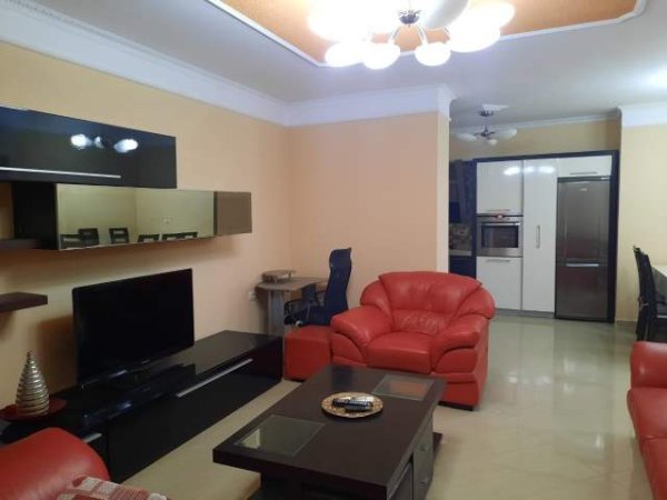 Tirane, jepet me qera apartament 2+1+BLK Kati 4, 100 m² 450 Euro (Selvia (Black Diamond))