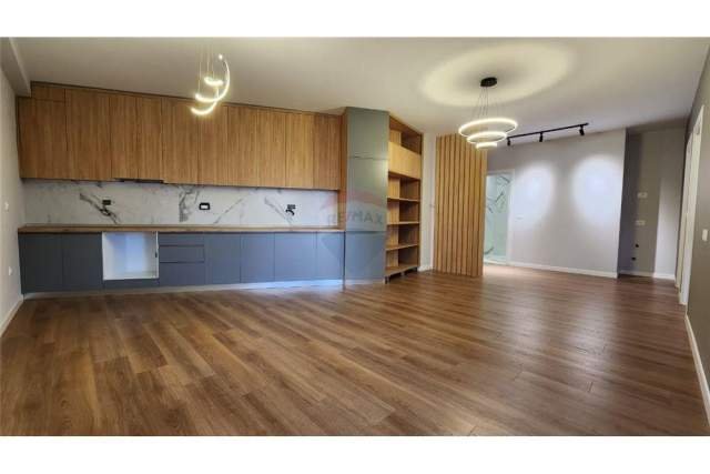 Tirane, shitet apartament 2+1+A+BLK Kati 4, 95 m² 196.000 Euro (Rr. Barrikadave)