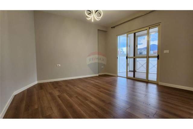 Tirane, shitet apartament 2+1+A+BLK Kati 4, 95 m² 196.000 Euro (Rr. Barrikadave)