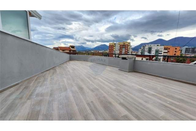 Tirane, shes apartament 2+1+BLK Kati 4, 122 m² 189.900 Euro (rruga barrikadave)