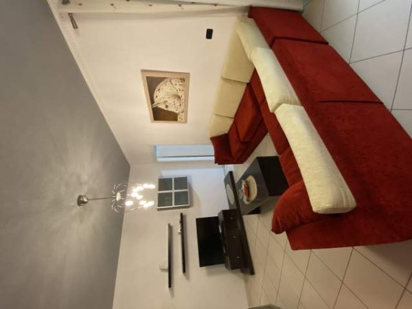 Tirane, jepet me qera apartament 2+1 Kati 8, 70 m² 500 Euro (Rruga Panorama)