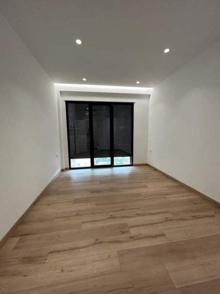 Tirane, jepet me qera apartament 2+1 Kati 4, 100 m² 1.300 Euro