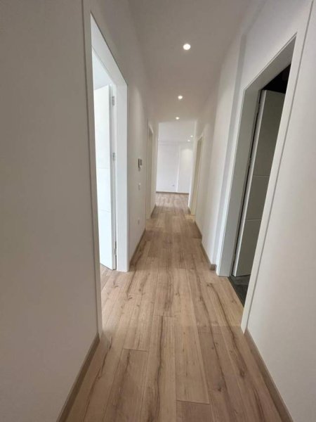Tirane, jepet me qera apartament 2+1 Kati 4, 100 m² 1.300 Euro