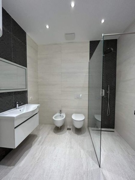 Tirane, jepet me qera apartament 2+1 Kati 4, 100 m² 1.300 Euro