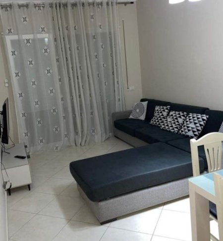 Tirane, jepet me qera apartament 2+1+BLK Kati 3, 90 m² 450 Euro (liqeni thate)