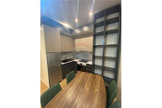 Tirane, jepet me qera apartament 1+1 Kati 3, 65 m² 550 Euro (Artan Lenja - Kompleksi Kontakt - 21 Dhjetori)