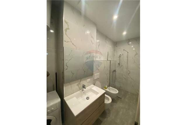 Tirane, jepet me qera apartament 1+1 Kati 3, 65 m² 550 Euro (Artan Lenja - Kompleksi Kontakt - 21 Dhjetori)