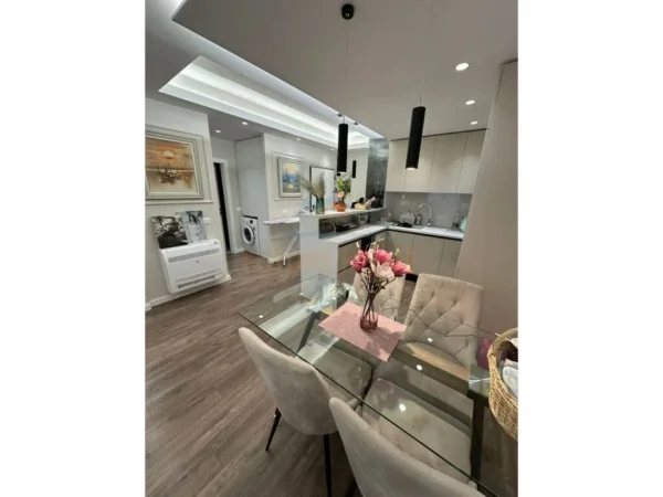 Tirane, shitet apartament 2+1 Kati 2, 77 m² 179.000 € (Kodra e Diellit)