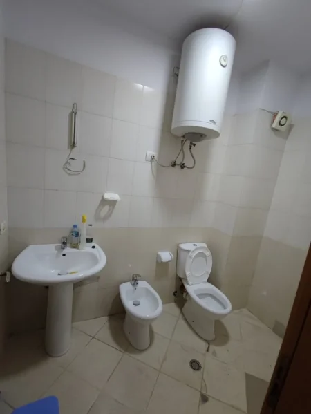 Tirane, jepet me qera apartament 1+1 Kati 6, 62 m² 400 € 