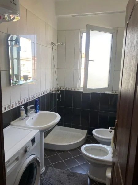 Tirane, jepet me qera apartament 2+1 Kati 5, 500 €